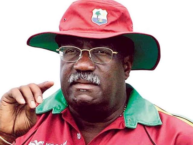 কিভাবে দলের অবস্থা ঠিক করা সম্ভব? জানালেন লয়েড