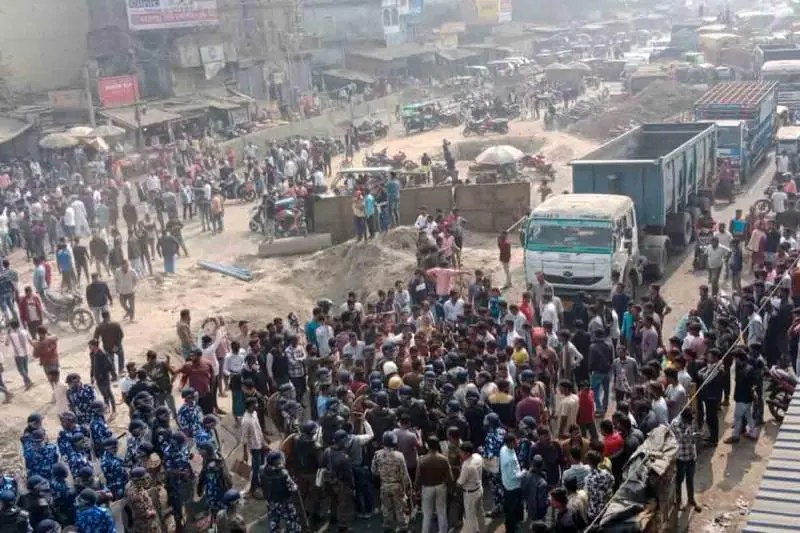 ফের পরিযায়ী শ্রমিক হেনস্থা! শুক্রবারের পর শনিবারও উত্তপ্ত বেলডাঙা