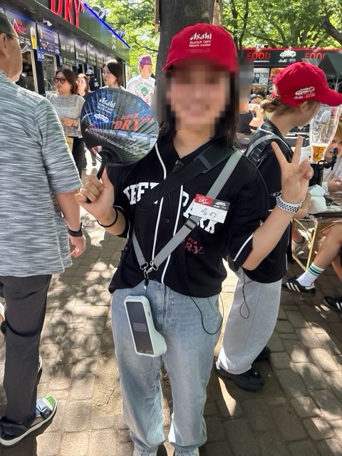 札幌大通りビアガーデン の大通公園西6丁目の「ASAHI SUPER DRY BEER PARK」のチケットと売り子さん
