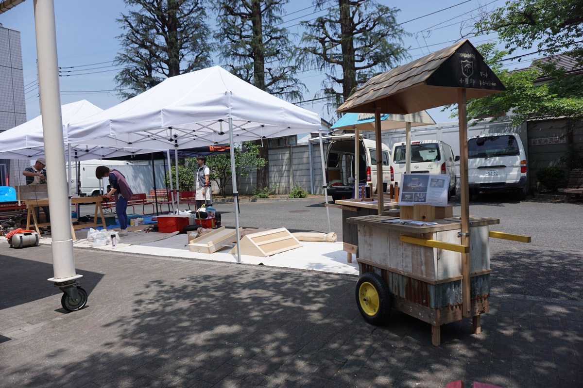 東京蚤の市でYADOKARI小屋部主催のモバイル屋台を作るワークショップに