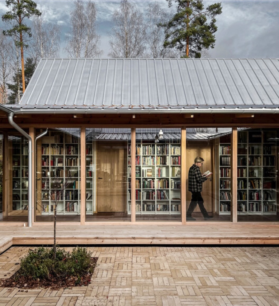 An outstanding Swedish house organized around a library