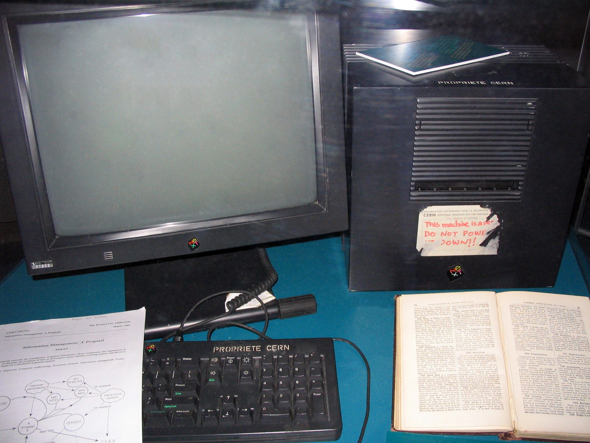 world's first web server