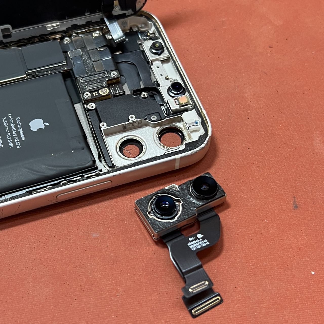 iPhone 12 au リアカメラ故障 カメラ交換修理 – minamoはたらく