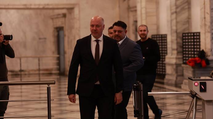 Πρωθυπουργός Βουλγαρίας: Έχουν δίκαιο οι διαδηλωτές, αποσύρουμε τον προϋπολογισμό… 10 image 7