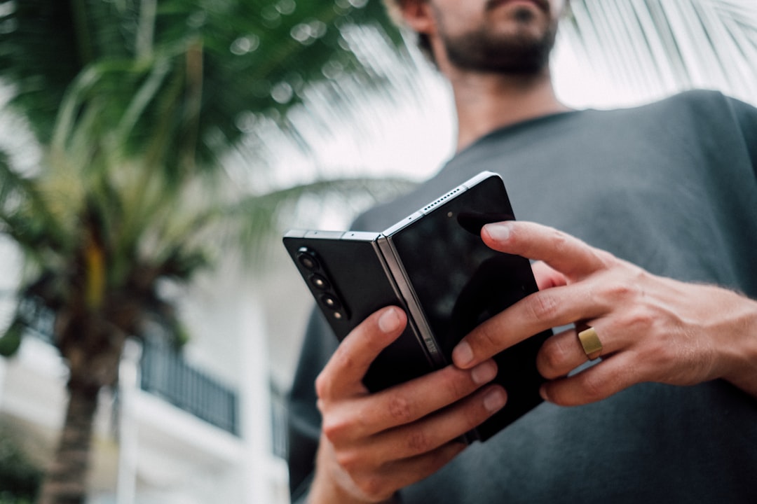 Le format passeport s&rsquo;impose chez les pliables : Xiaomi emboîte le pas à Huawei, Samsung et Apple