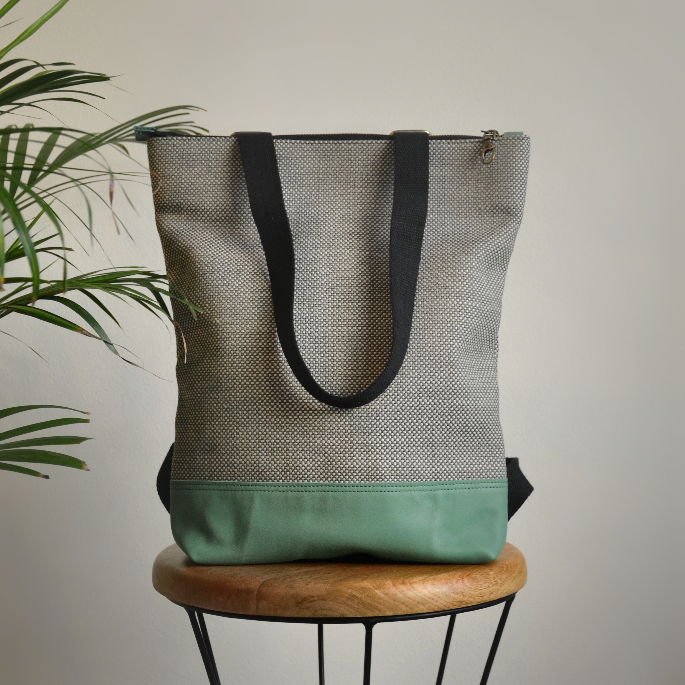 HYBRID - borsa/zaino in tessuto grigio e pelle verde acqua | ecodream