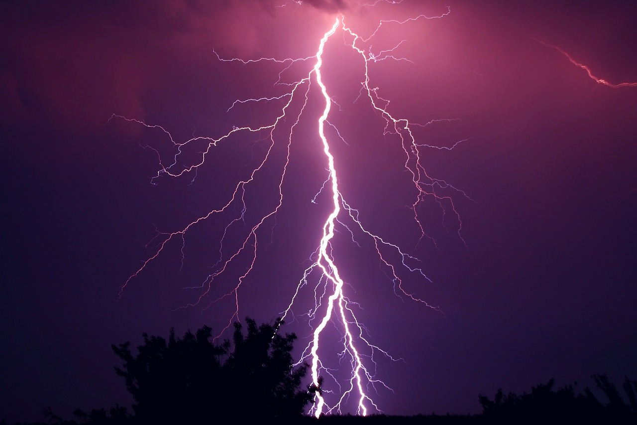 雷（落雷）で自宅の家電が壊れる！？ | ecogura