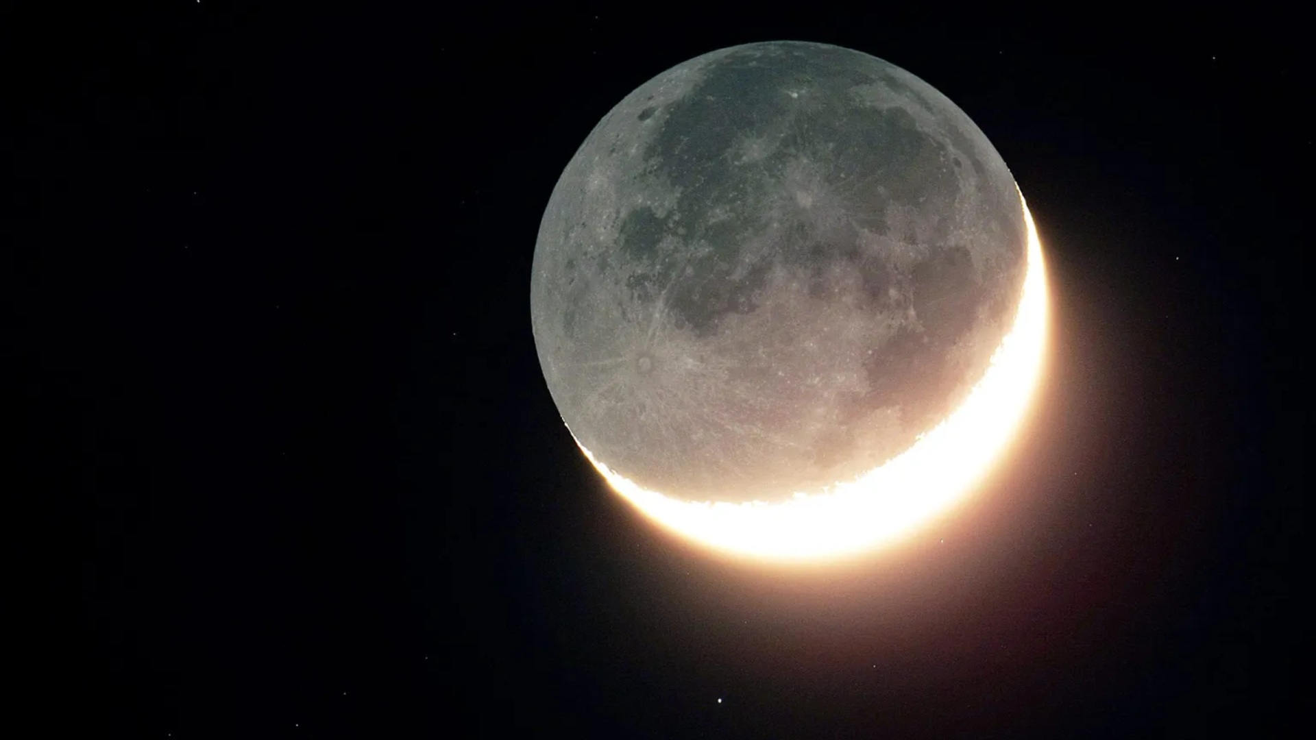 ¿Qué es la luz cenicienta? El misterioso resplandor que aparece tras la Luna nueva