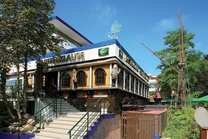 It offers a free pool and … Hotel Atlantis Timmendorfer Strand - Compare Deals