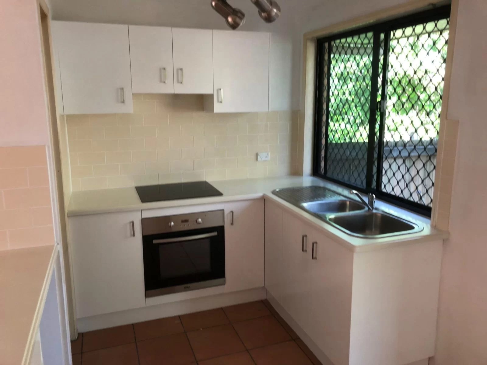 How to change your ugly kitchen cabinets in less than four days