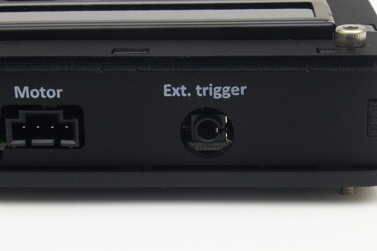 External trigger port
