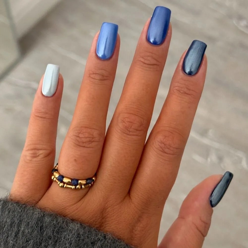 17 stunning blue chrome nail designs