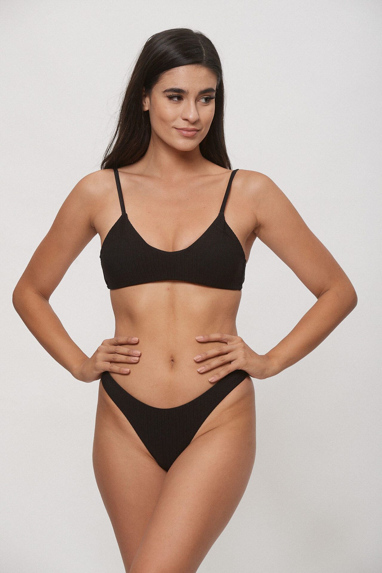  ΜΑΓΙΟ ΜΟΝΟΧΡΩΜΟ ΜΕ ΔΕΣΙΜΟ BIKINI Μαύρο 2025