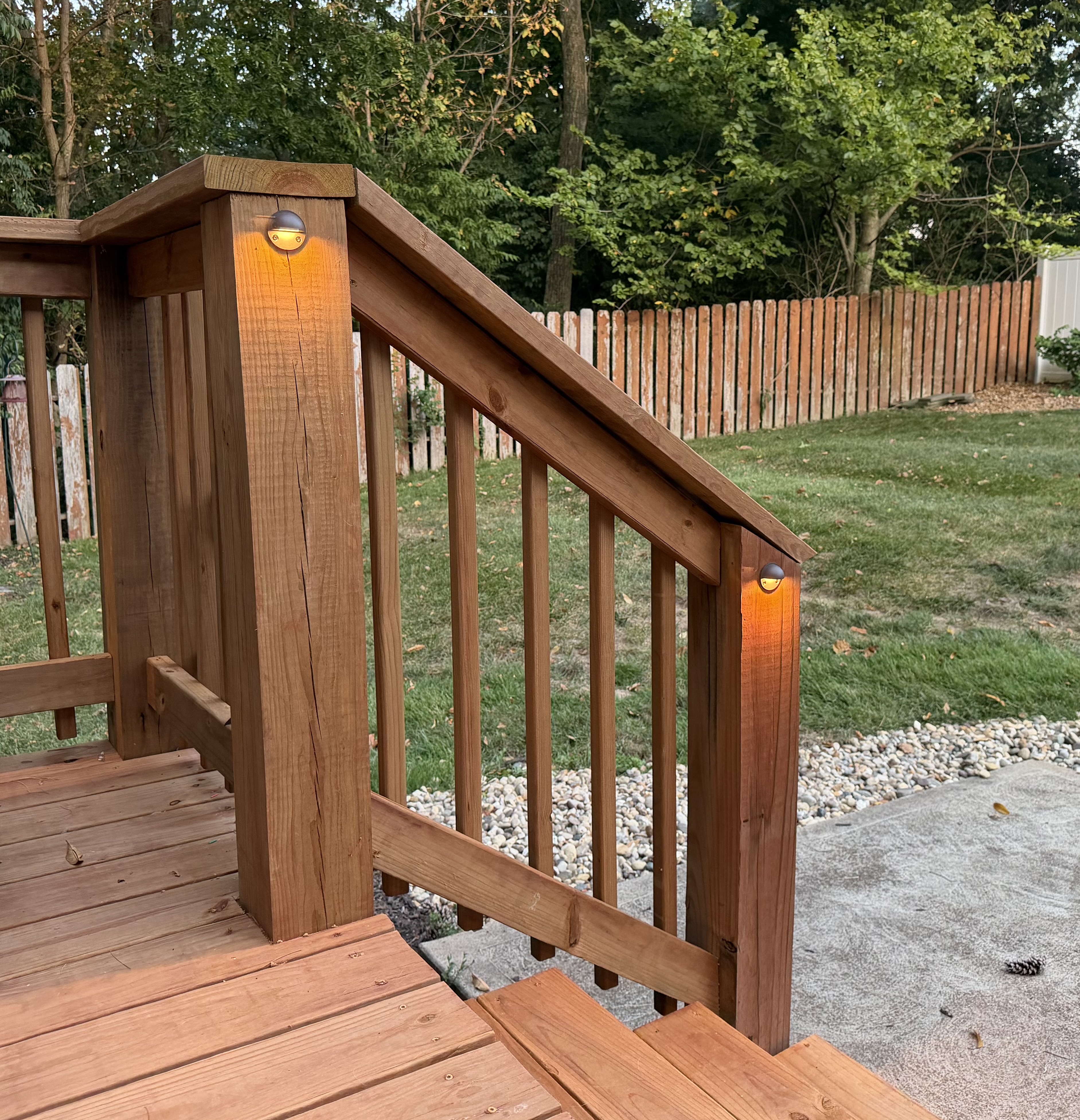 Outdoor railing lighting