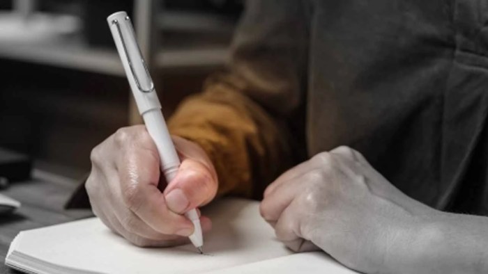 موضوع تعبير عن العمل  قيمة العمل، الإخلاص فيه، أثره على الفرد والمجتمع.