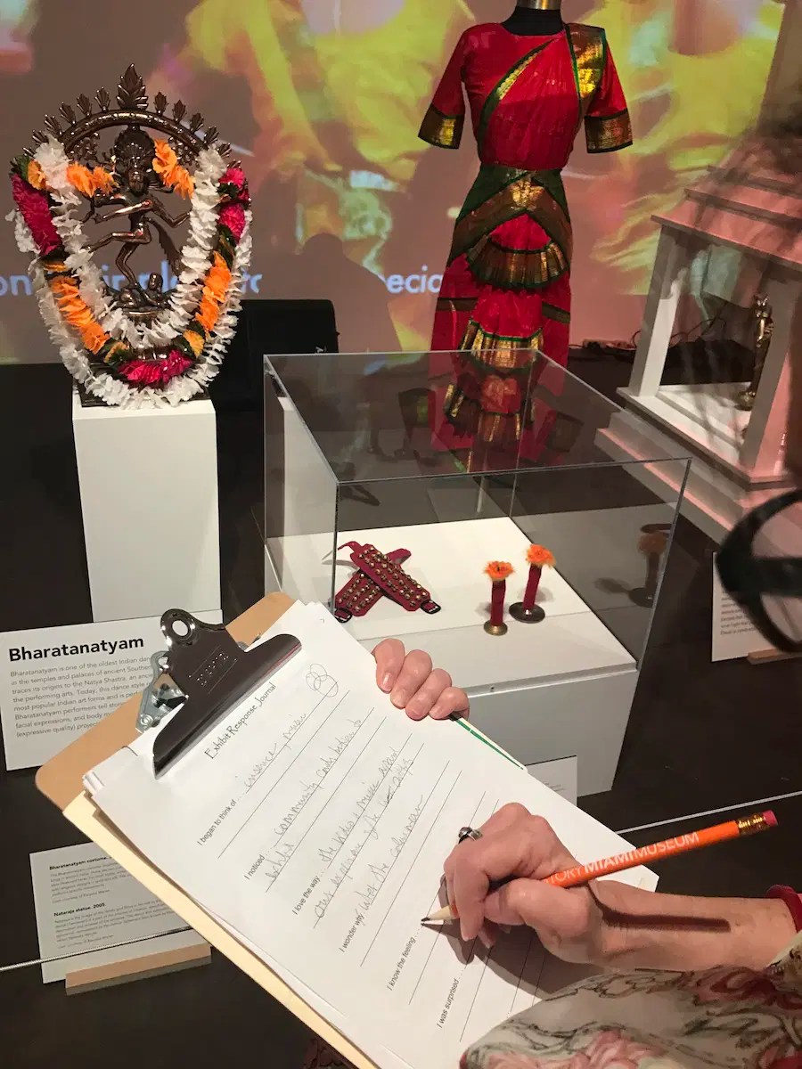 Museum Notes April 2018 - Best Minimal Backgrounds in High Resolution