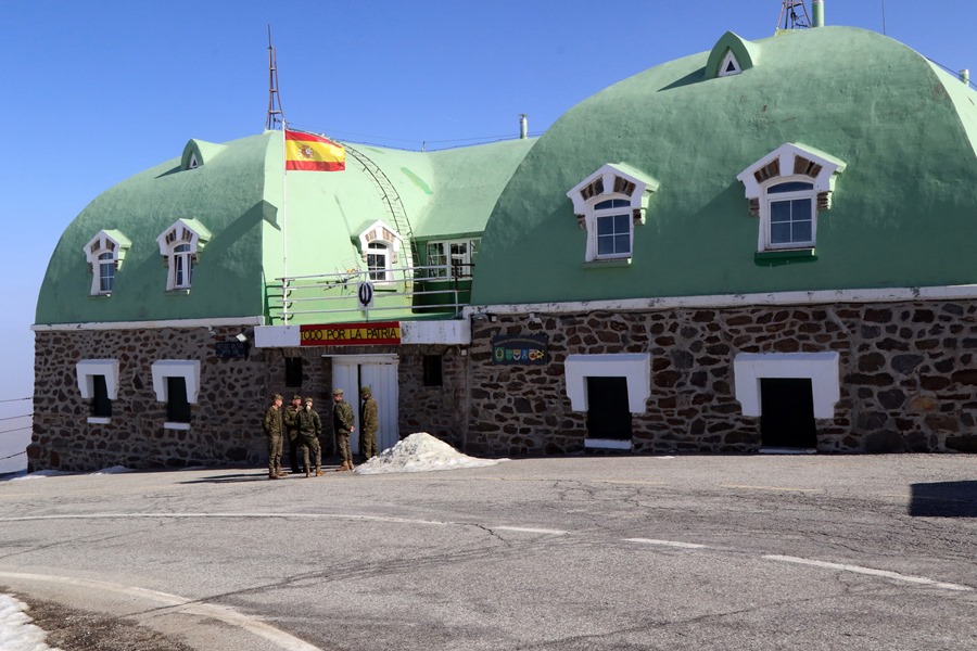Un "faro" a 2.550 metros es el refugio militar habitado más alto de Europa