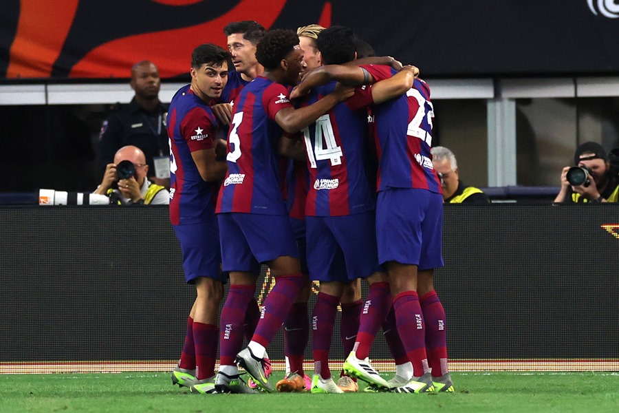 Los jugadores de FC Barcelona celebran uno de los tres goles cpn los que han ganado este sábado al Real Madrid en un encuentro amistoso disputado en Dallas, EEUU.