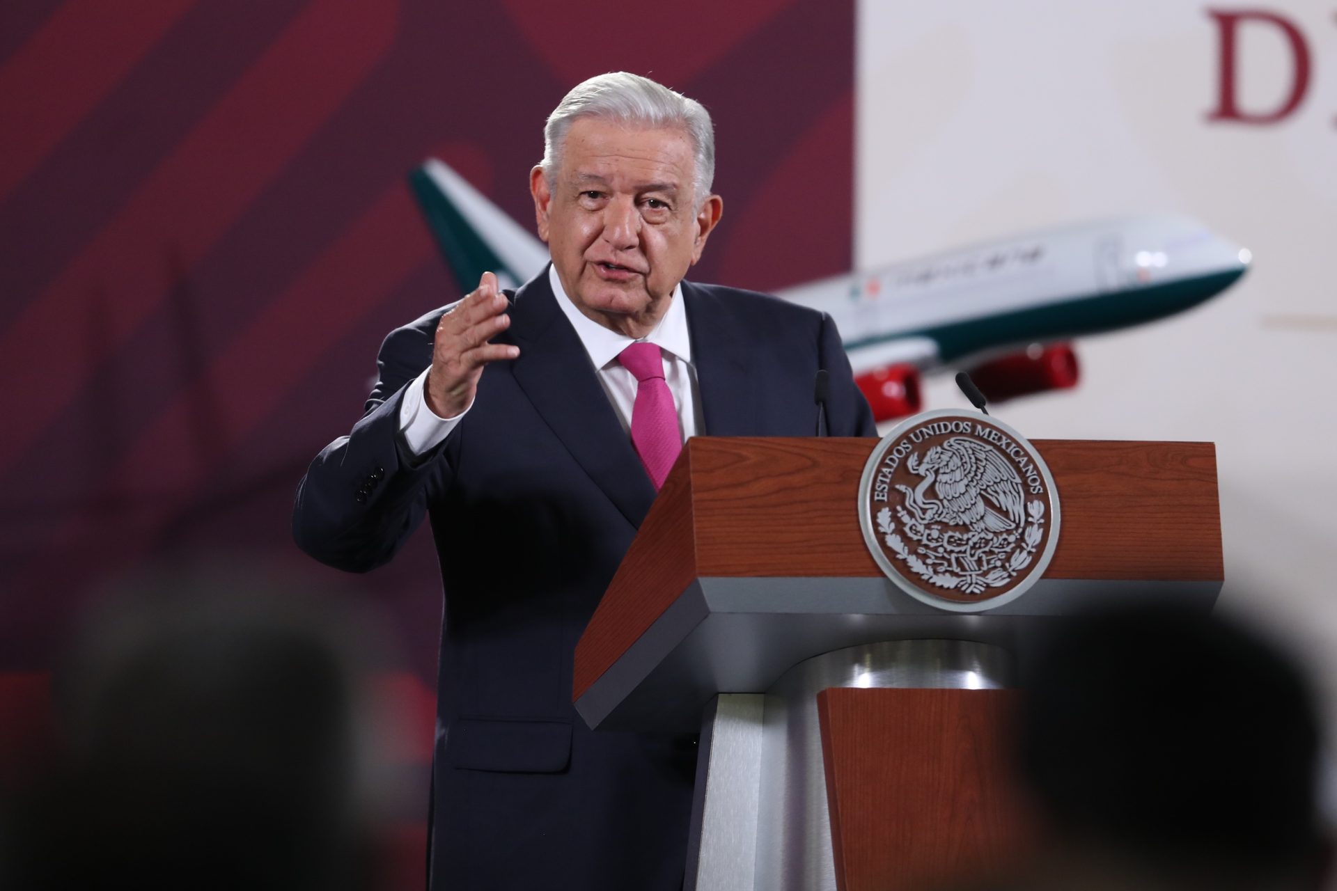 El presidente de México, Andrés Manuel López Obrador, habla durante una conferencia de prensa hoy, en el Palacio Nacional, en Ciudad de México (México). EFE/Sáshenka Gutiérrez