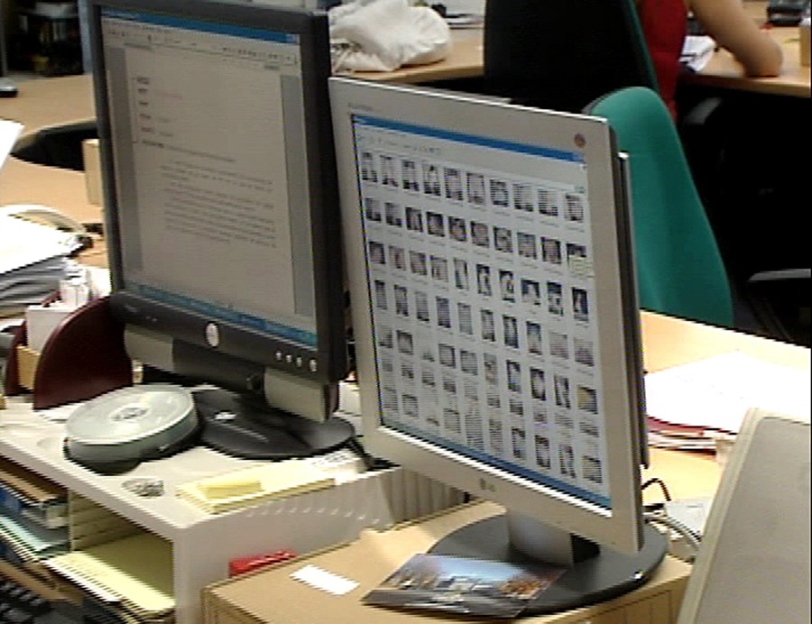 Material informático incautado por la Policía en una operación contra la pornografía infantil.