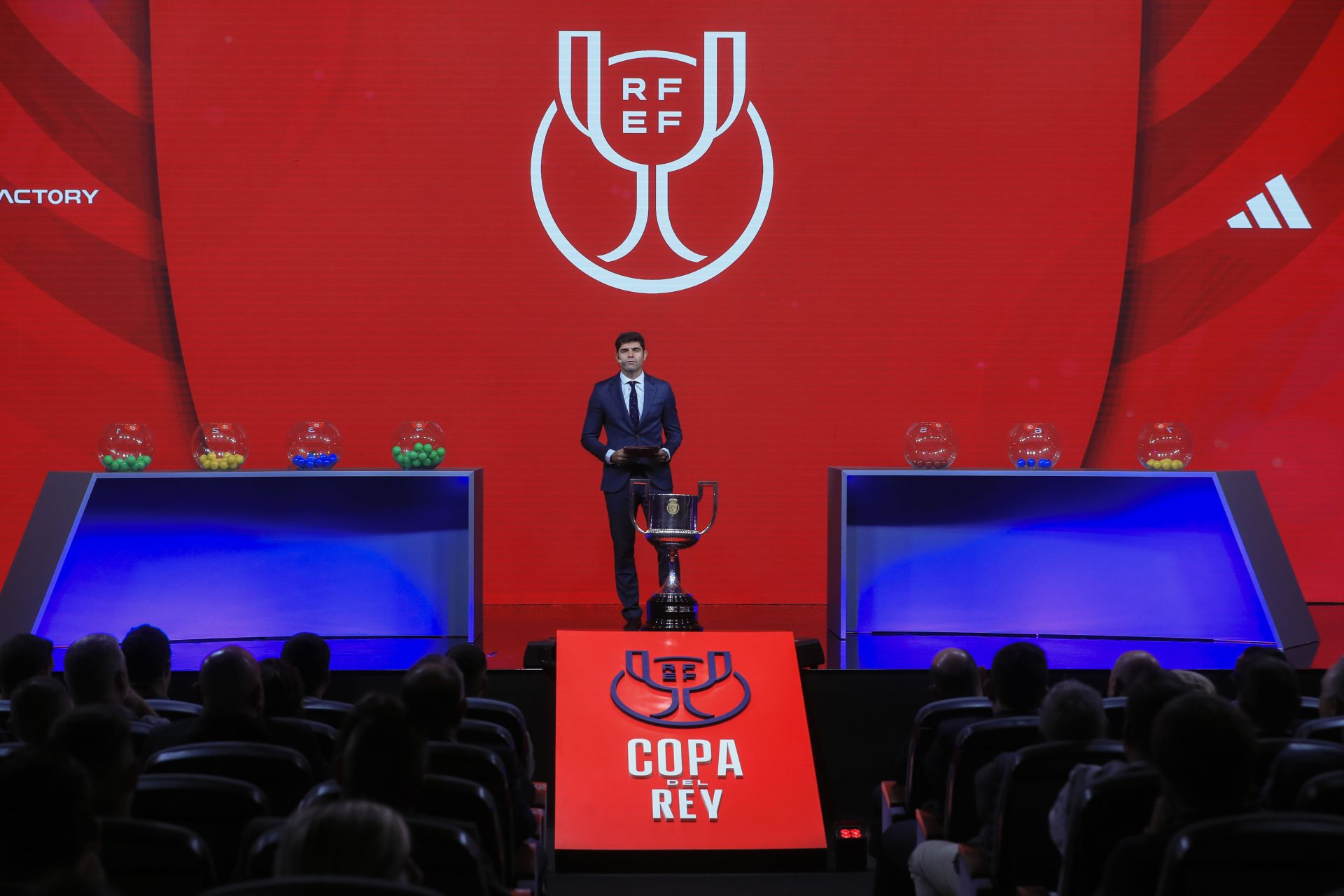 Sorteo de la primera eliminatoria de la Copa del Rey, este martes en la Ciudad del Fútbol de Las Rozas. EFE/ Fernando Alvarado.