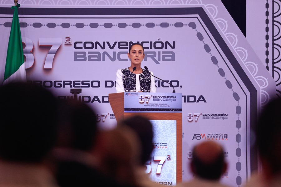 Gálvez y Sheinbaum exponen sus propuestas económicas ante el sector bancario de México