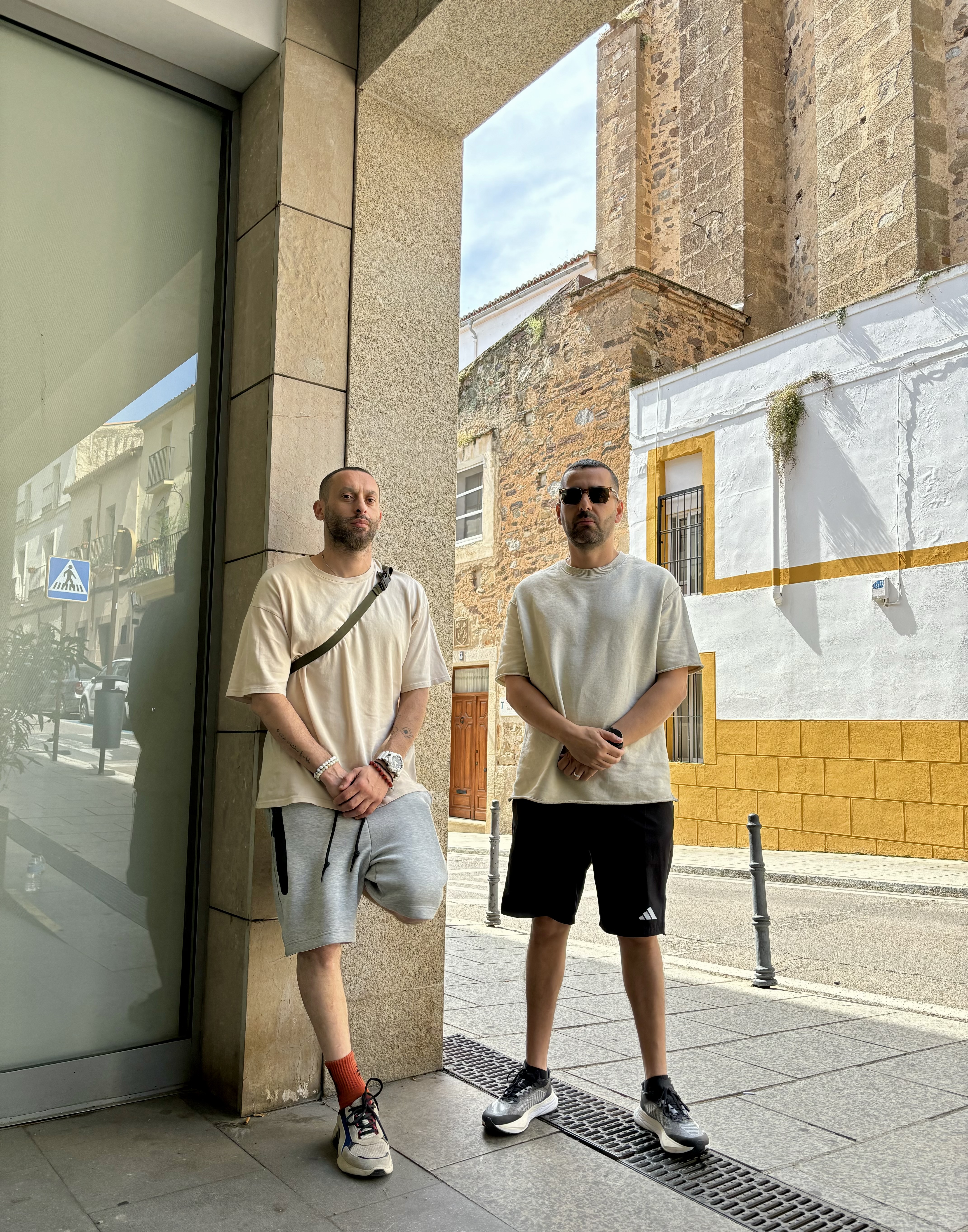 Tamer Nafar (izquierda) y Mahmood Jrere (derecha), miembros del grupo DAM en Cáeres EFE/Eduardo Villanueva