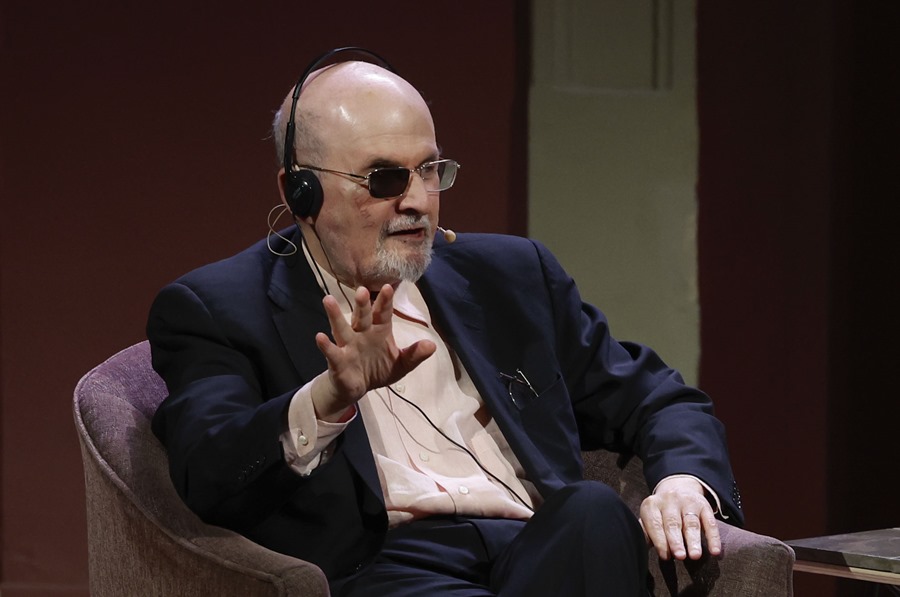 El escritor Salman Rushdie, presenta en España su último libro, 'Cuchillo: meditaciones tras un intento de asesinato