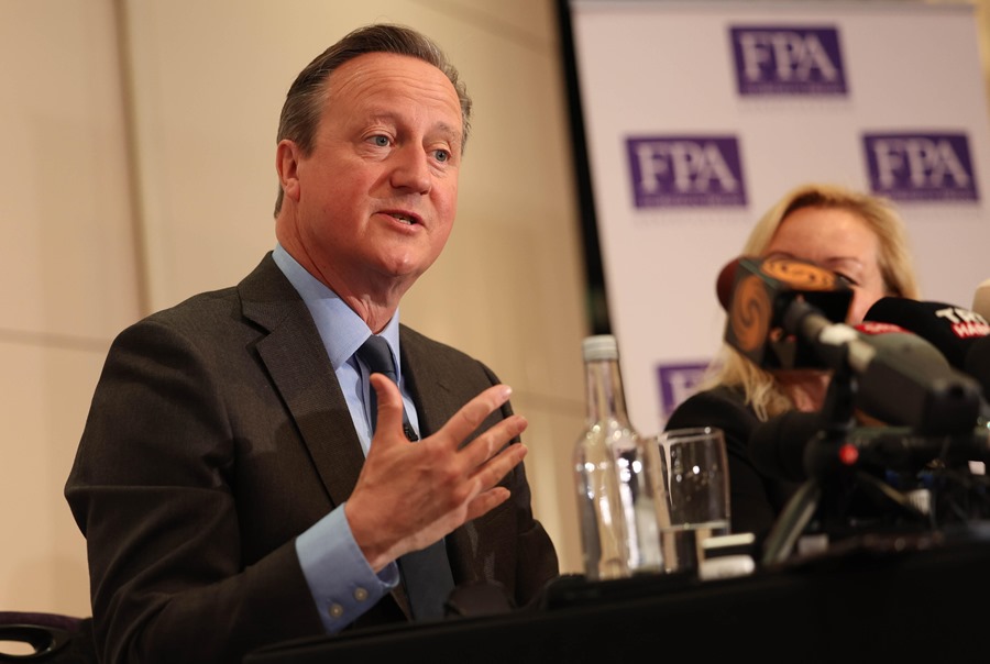 El ministro británico de Asuntos Exteriores, David Cameron, en una conferencia de prensa organizada por la Asociación de Prensa Extranjera en Londres.