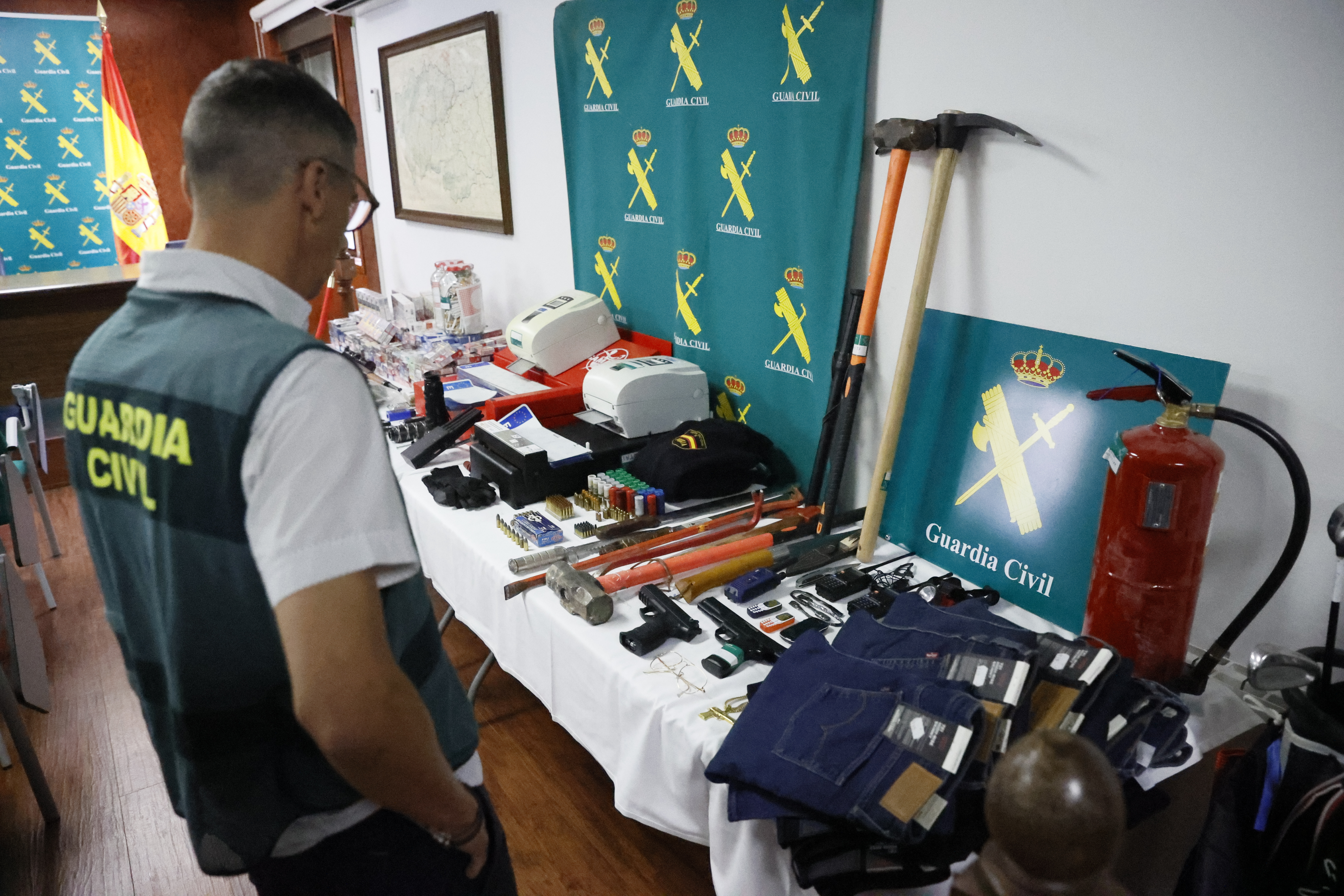 Doce detenidos y 109 delitos esclarecidos, principalmente robos, en cinco provincias