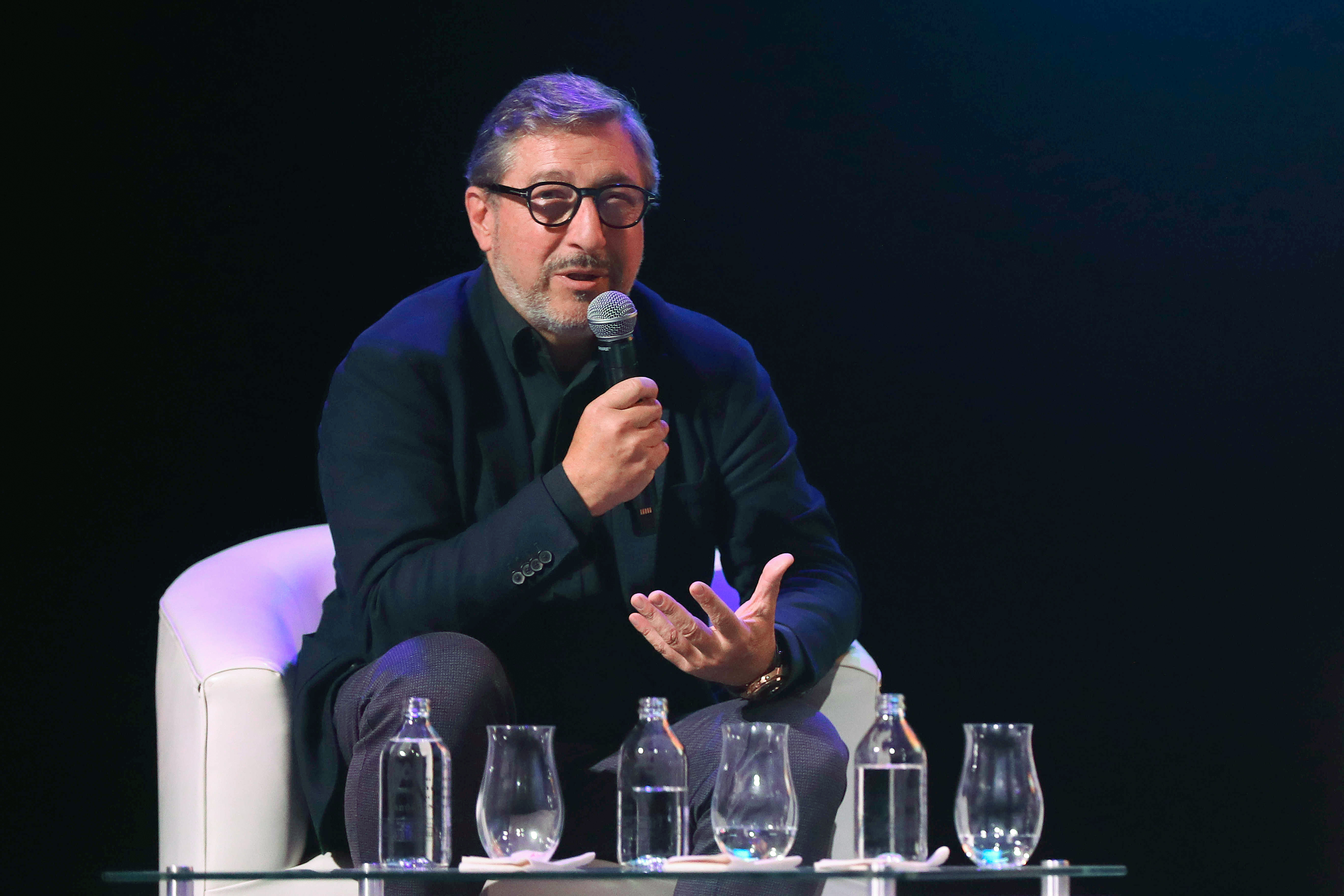 El chef español Joan Roca habla durante el anuncio del ganador del Basque Culinary World Prize 2024 hoy en Lima (Perú). EFE/ Paolo Aguilar