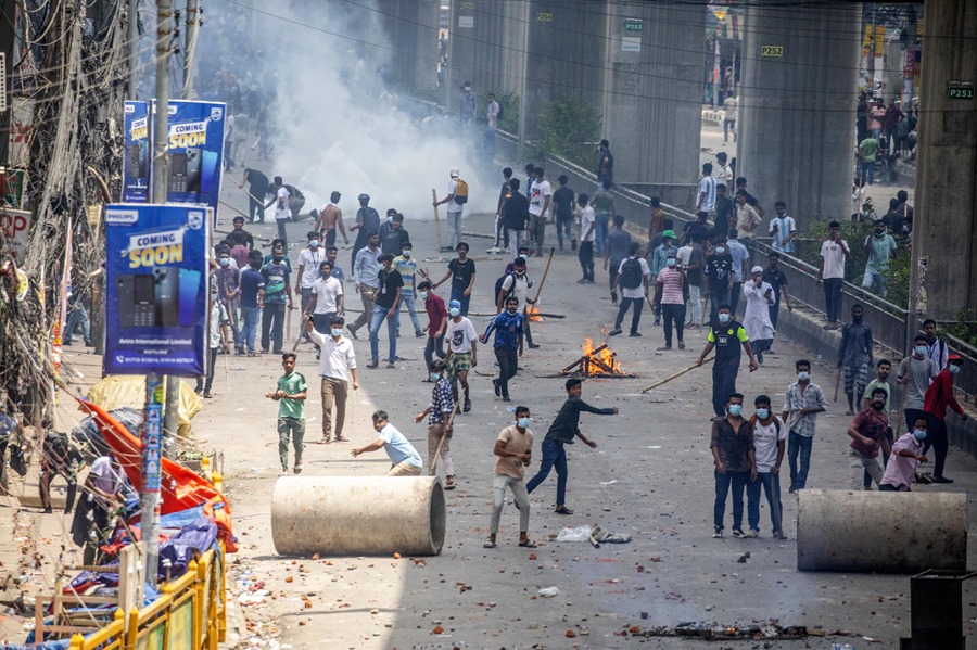 Violentas protestas en Bangladés