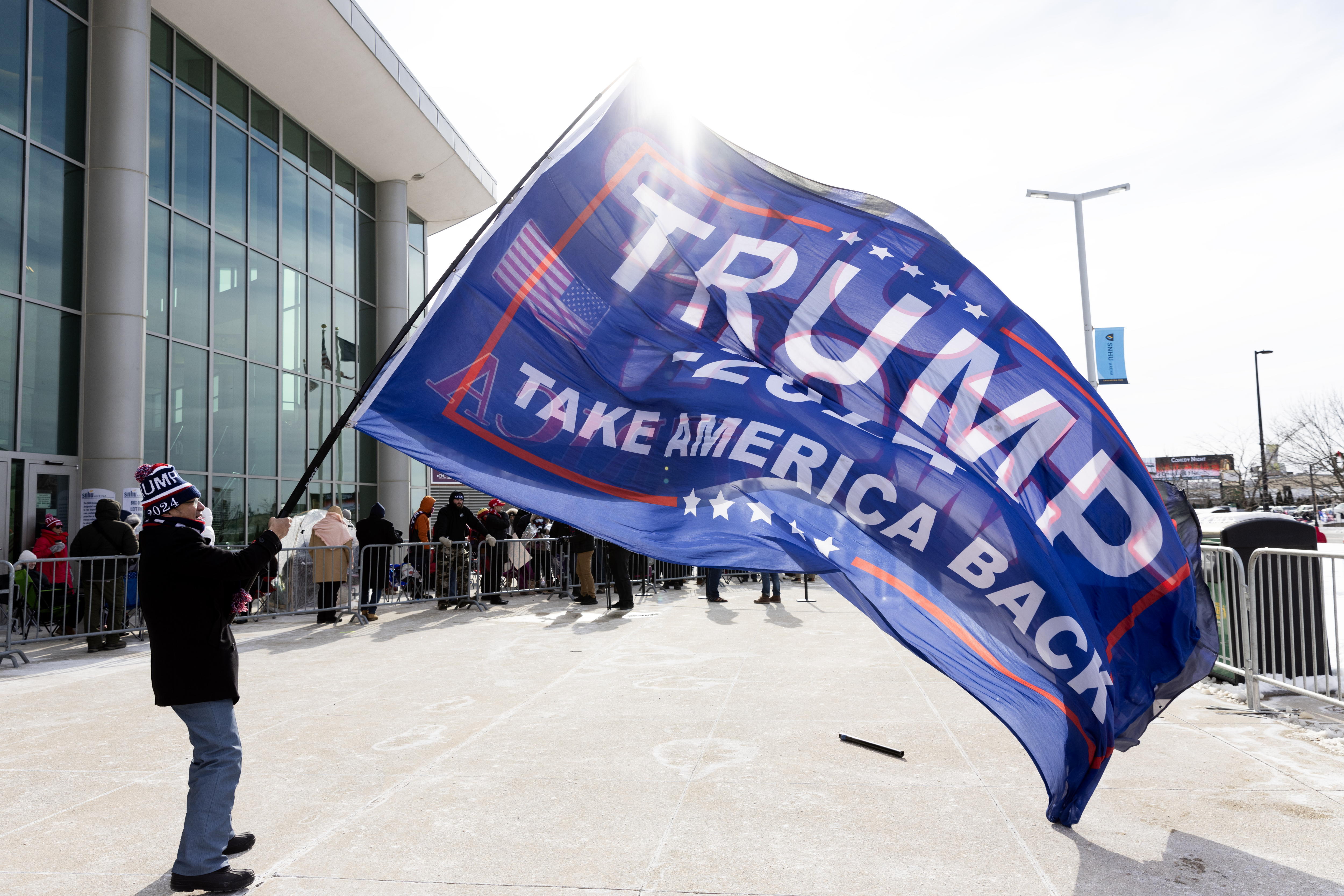 Vista de seguidores republicanos apoyando la candidatura a la Presidencia de EE.UU. de Donald Trump. EFE/Michael Reynolds