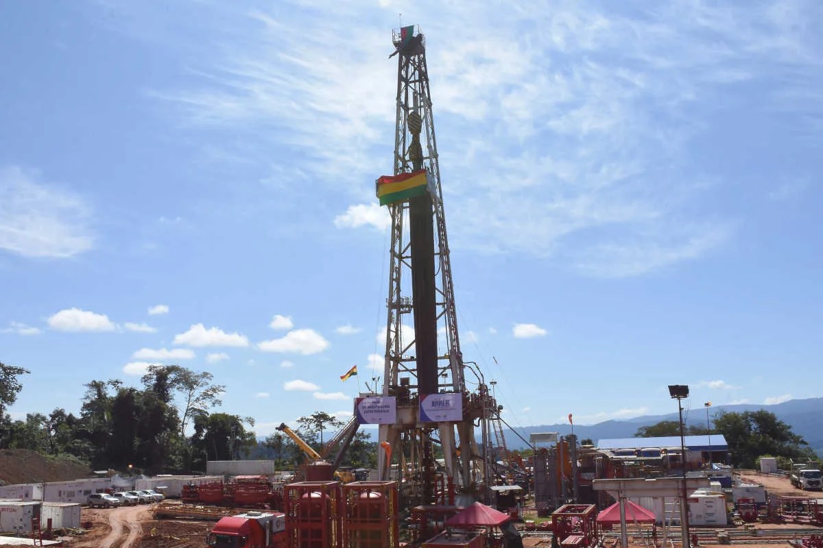 Fotografía del pozo de gas natural presentado por trabajadores de Yacimientos Petrolíferos, el 16 de julio de 2024, en La Paz (Bolivia).
