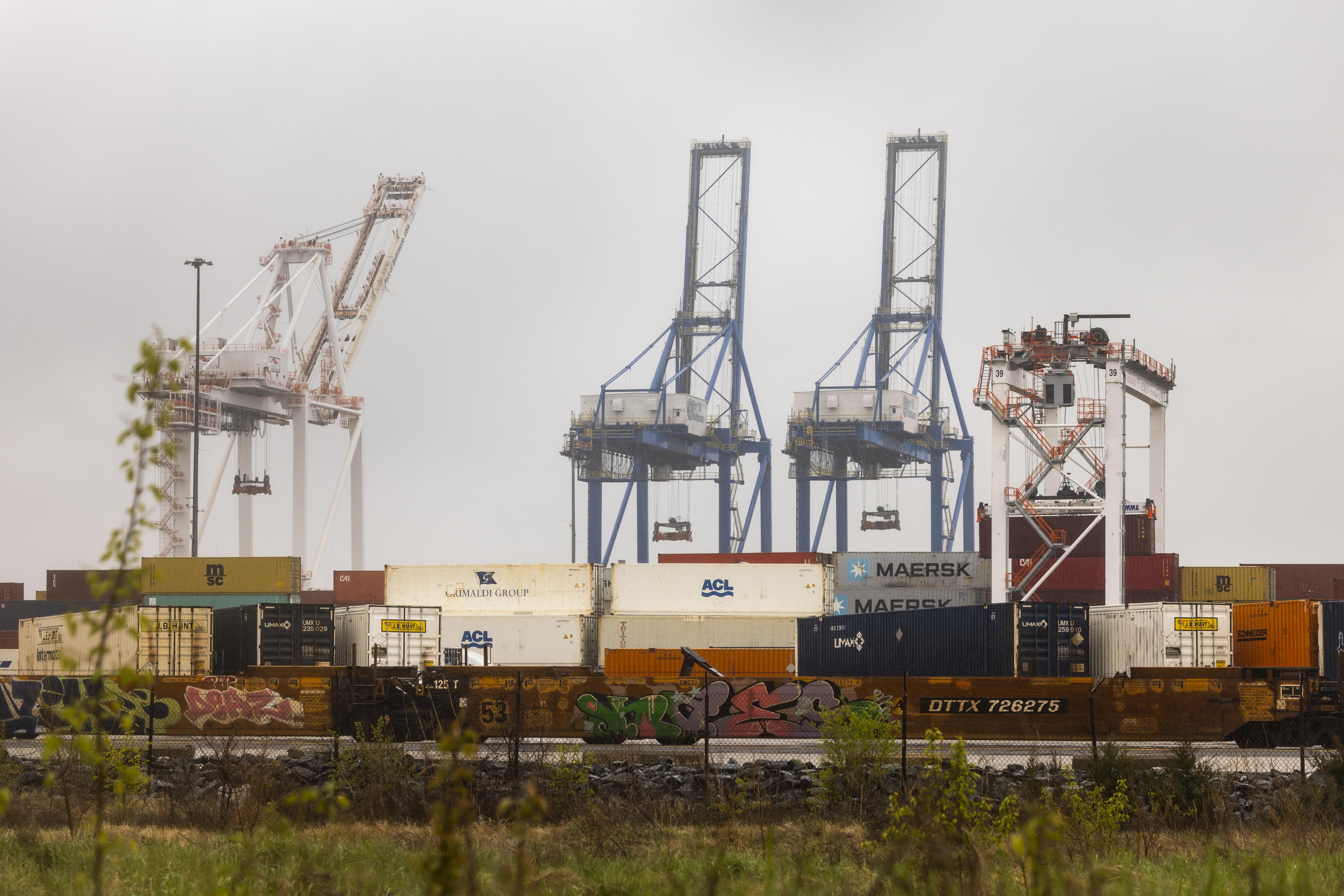 Vista de la operación del puerto comercial de Baltimore, en una fotografía de archivo. EFE/Jim Lo Scalzo