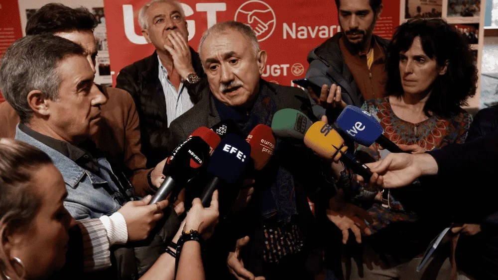 magen de Pepe Álvarez atendiendo a los medios de comunicación
