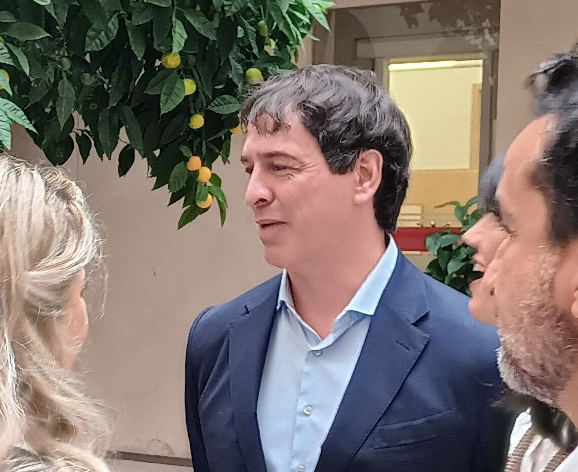 El letrado de David Sánchez, hermano del presidente del Gobierno, se adhiere a la petición de la Fiscalía de recurrir el auto de imputación a su cliente.