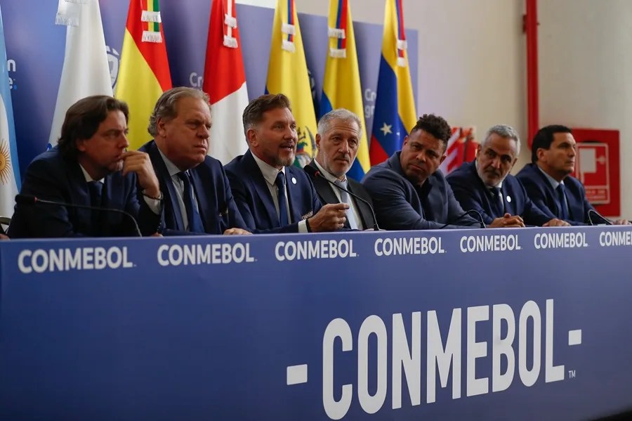 Conmebol crea equipo contra el racismo y la violencia en fútbol