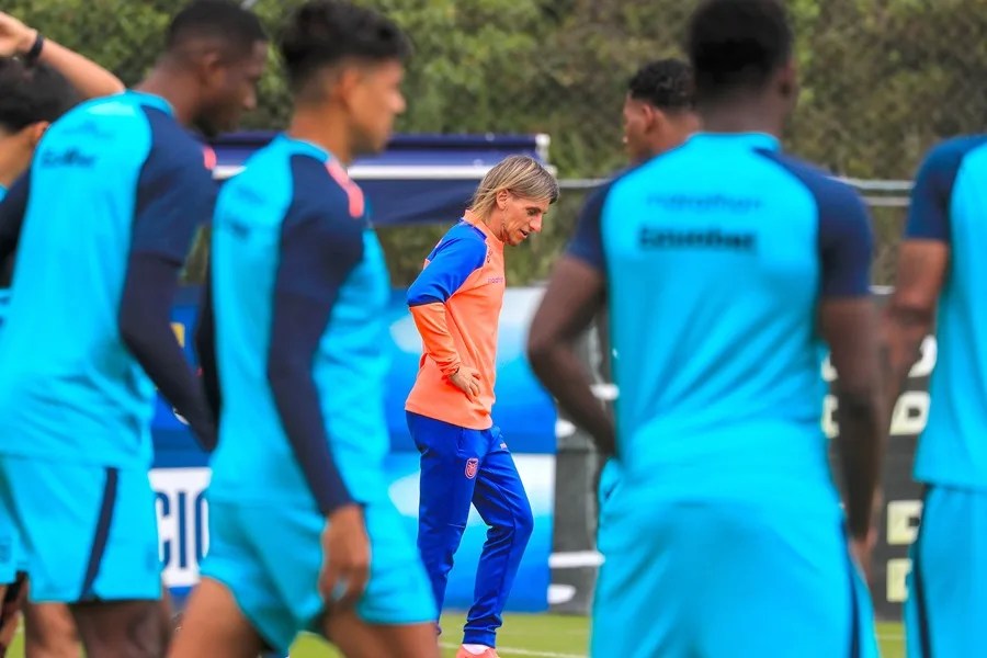 Beccacece ensalza a Chile y asegura que Ecuador irá al partido con "la guardia alta"