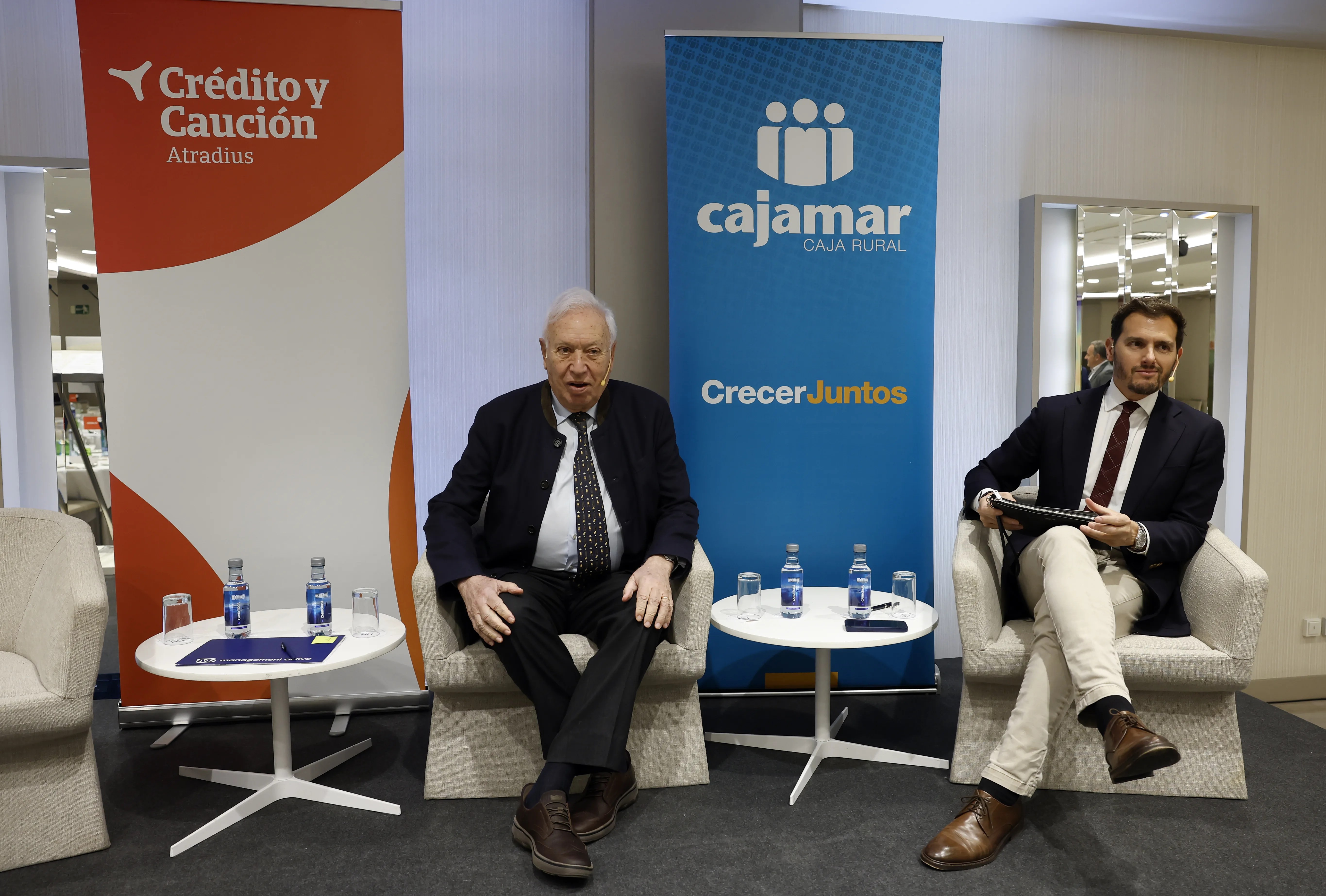 Imagen del exministro García Margallo y del expolítico Albert Rivera, en un encuentro sobre política europea en Pamplona