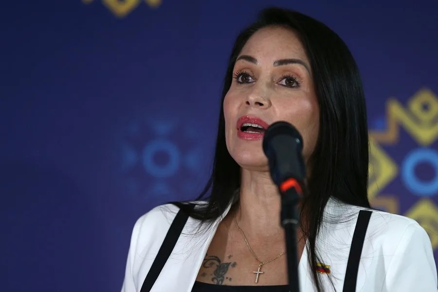 Fotografía de archivo de la candidata opositora del correísmo, Luisa González, durante el debate de la segunda vuelta de las presidenciales en Quito (Ecuador). EFE/José Jácome