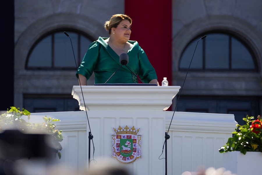 Fotografía de archivo de la gobernadora de Puerto Rico Jenniffer González frente al Capitolio en San Juan (Puerto Rico). EFE/ Thais Llorca