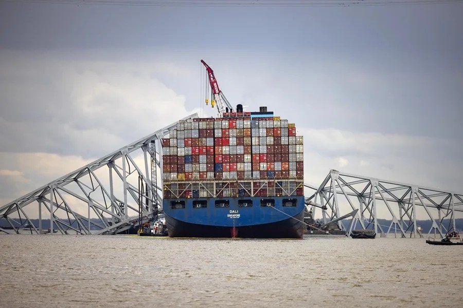 Tras un año de la caída de puente en Baltimore, familiares de víctimas claman "justicia"