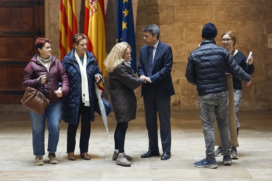 El president de la Generalitat, Carlo Mazón, durante la reunión que ha mantenido este jueves con varios familiares de víctimas de la dana