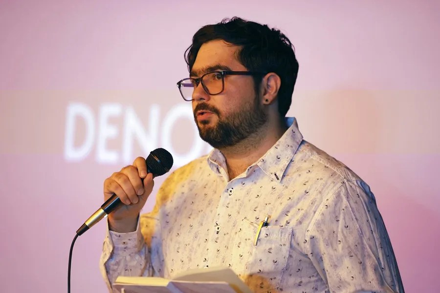 El oficial de protección y defensa de Artículo 19 en México, Pedro Cárdenas, participa en la presentación de cortometraje 'The Shooting' este lunes, en Ciudad de México (México). EFE/Sáshenka Gutiérrez