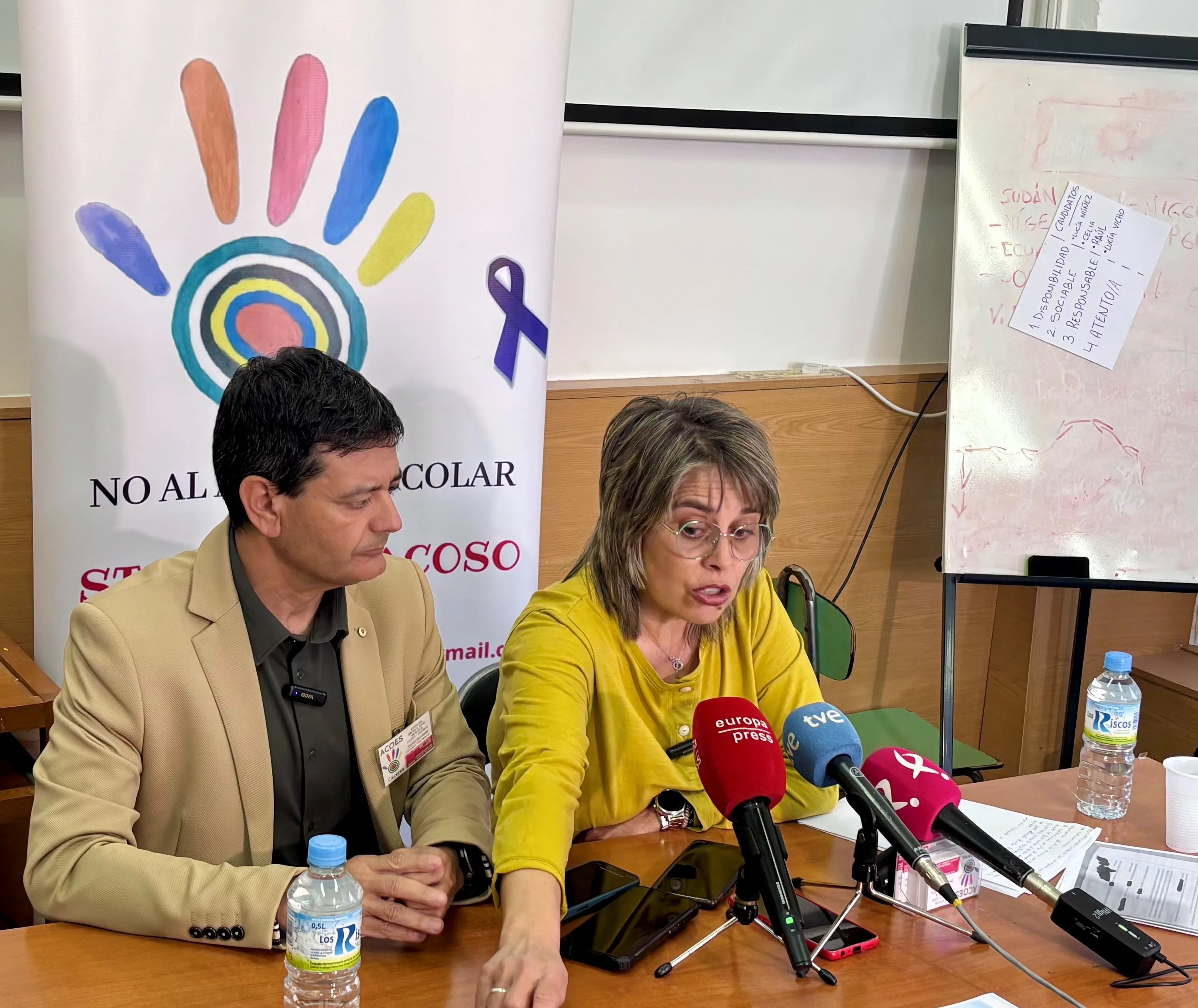 Instan a investigar más casos de posible acoso en un instituto de Almendralejo (Badajoz). EFE/Eduardo Villanueva