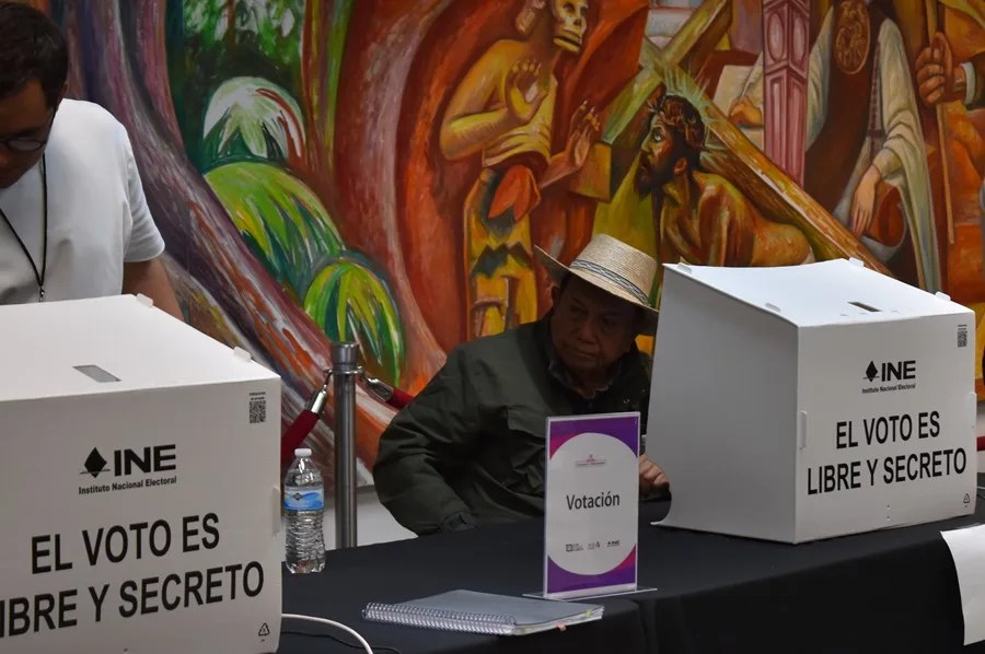 Vista de urnas de votación durante unas elecciones en México. EFE/Octavio Guzmán