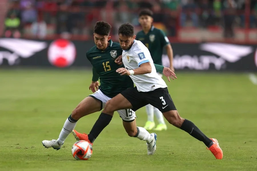 Uruguay resiste en la altitud de El Alto y Bolivia cede terreno en su fortín