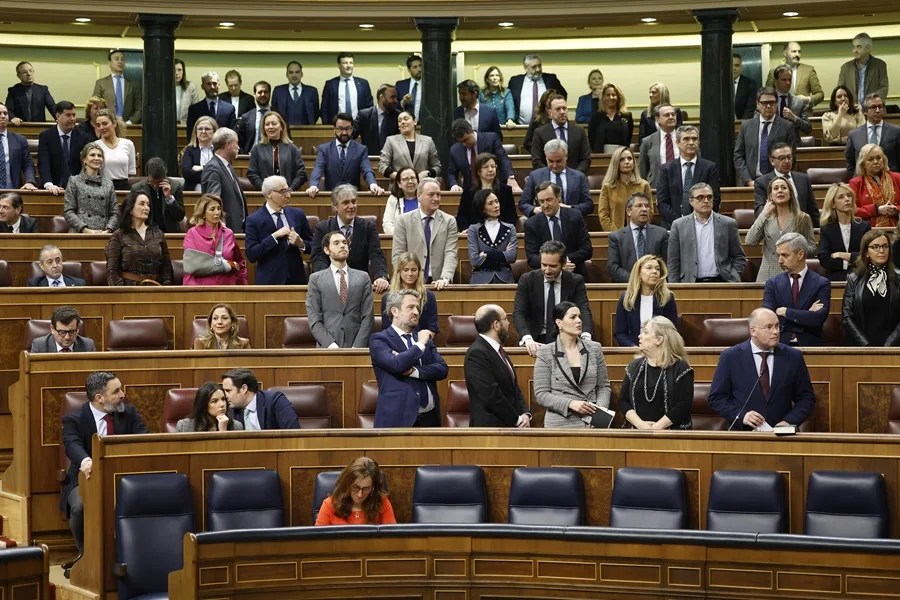 El Pleno del Congreso ha arrancado este jueves con una sonora bronca