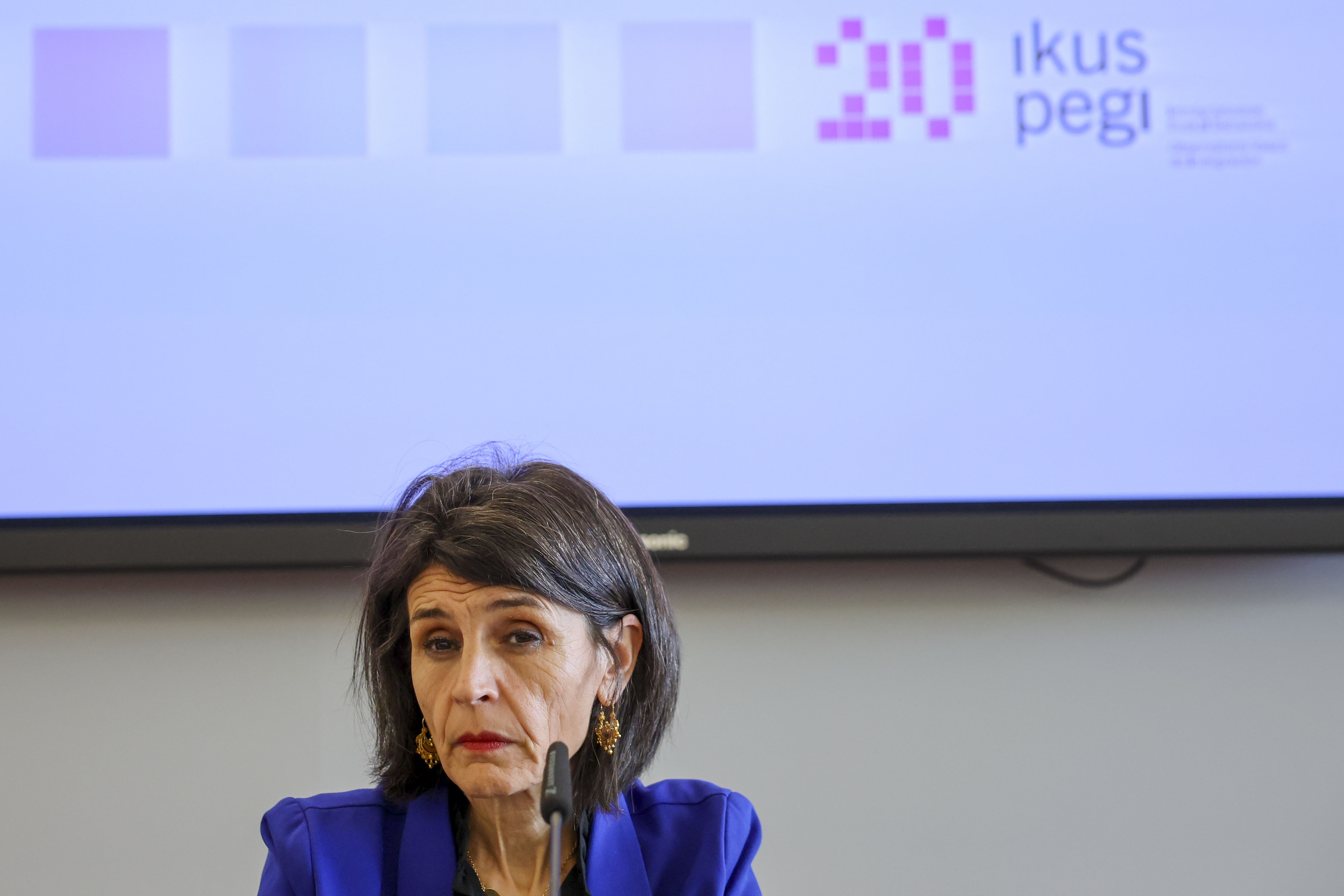 La consejera Nerea Melgosa durante la presentación del barómetro Ikuspegi. EFE/Luis Tejido.